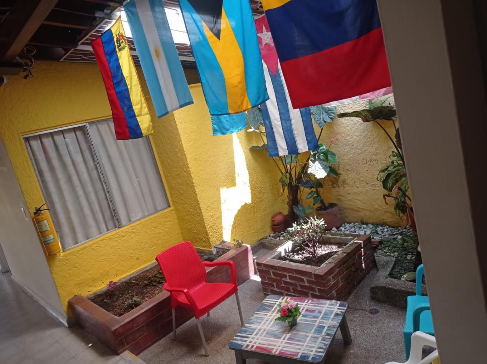 Yellow House Hostel Medellín Exterior foto